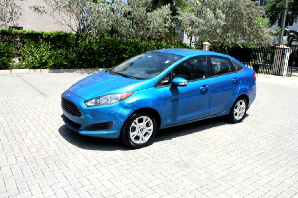Photo 7 of this FORD FIESTA