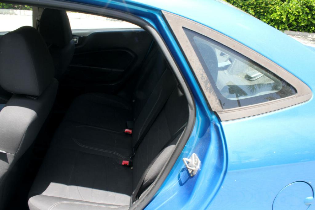 Photo 9 of this FORD FIESTA