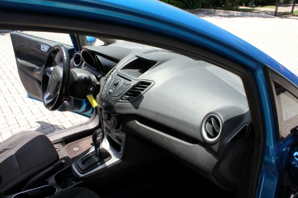 Photo 13 of this FORD FIESTA