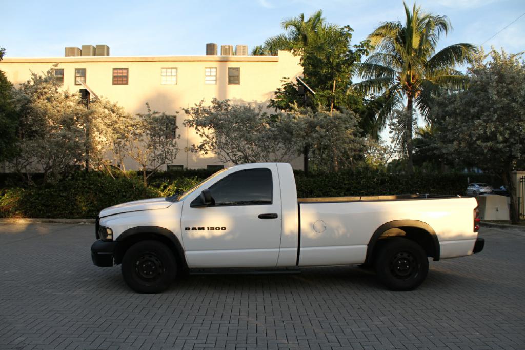 Photo 2 of this DODGE RAM 1500