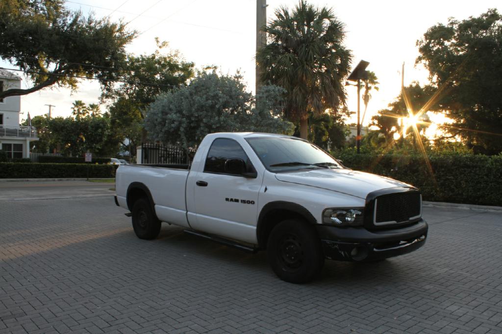 Photo 3 of this DODGE RAM 1500
