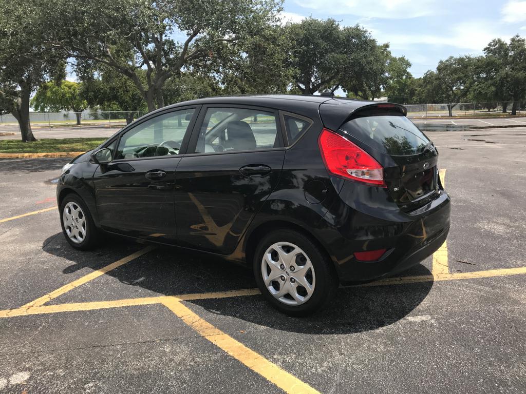 Photo 3 of this FORD FIESTA