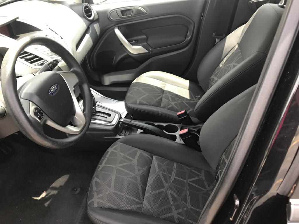 Photo 4 of this FORD FIESTA