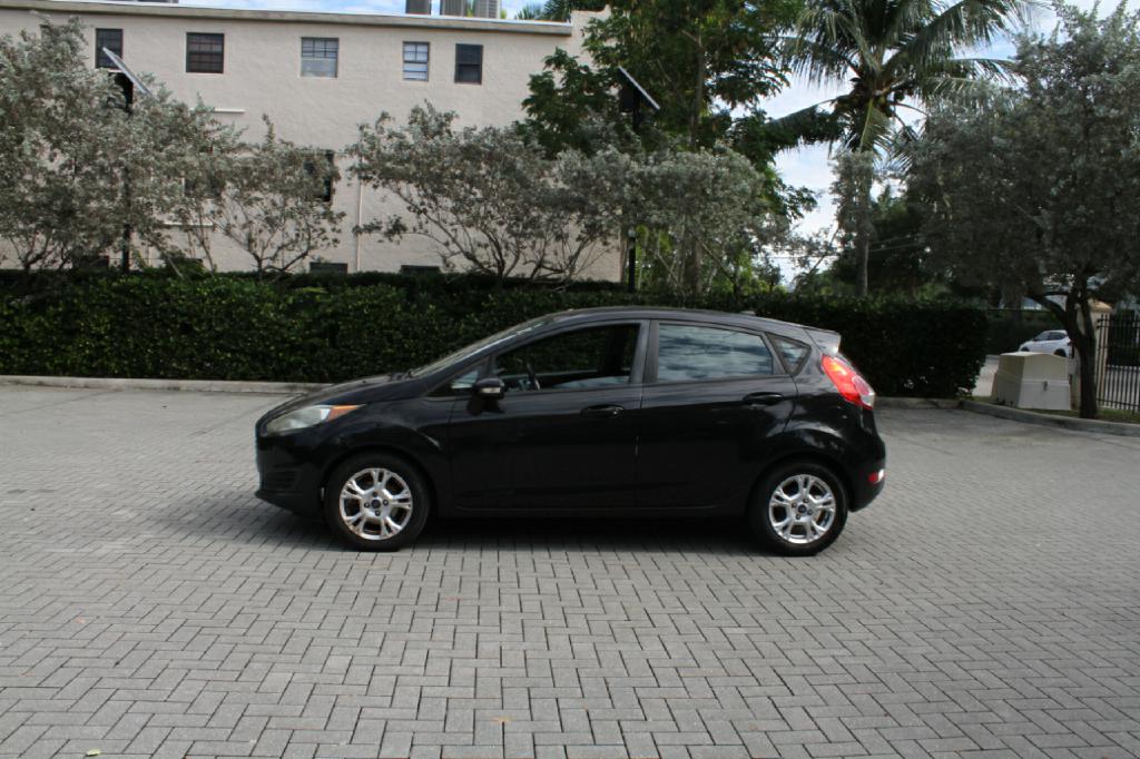 Photo 2 of this FORD FIESTA