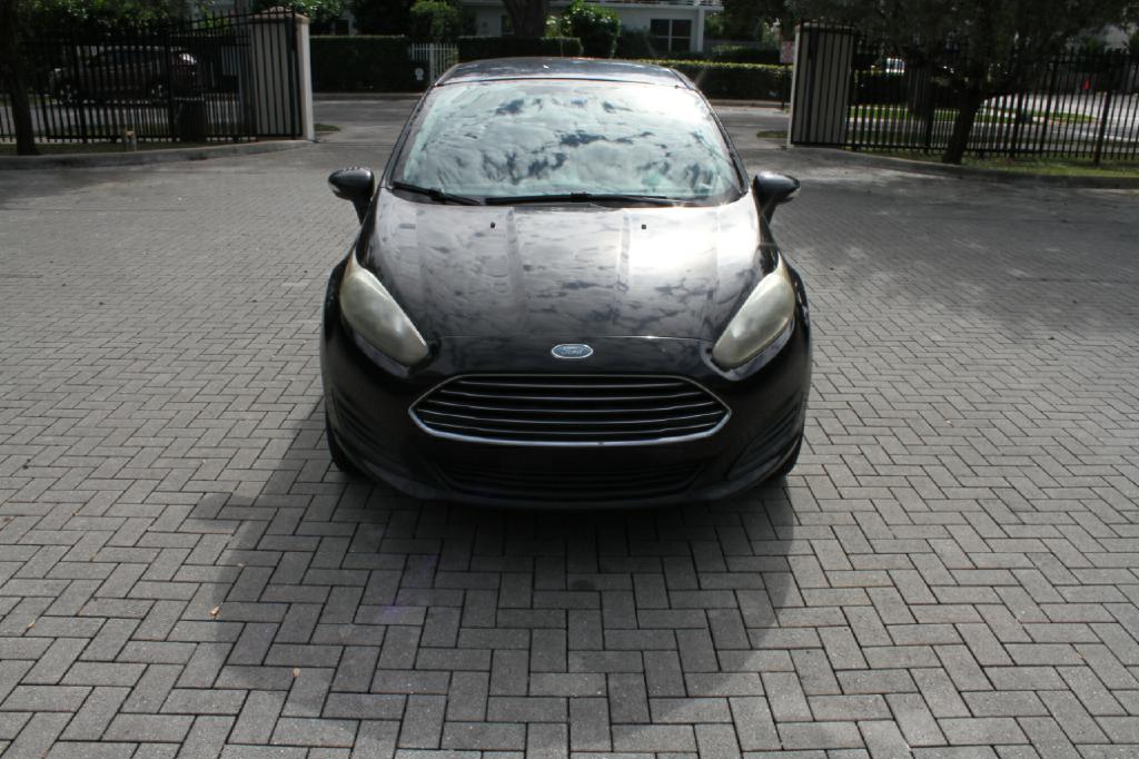 Photo 3 of this FORD FIESTA