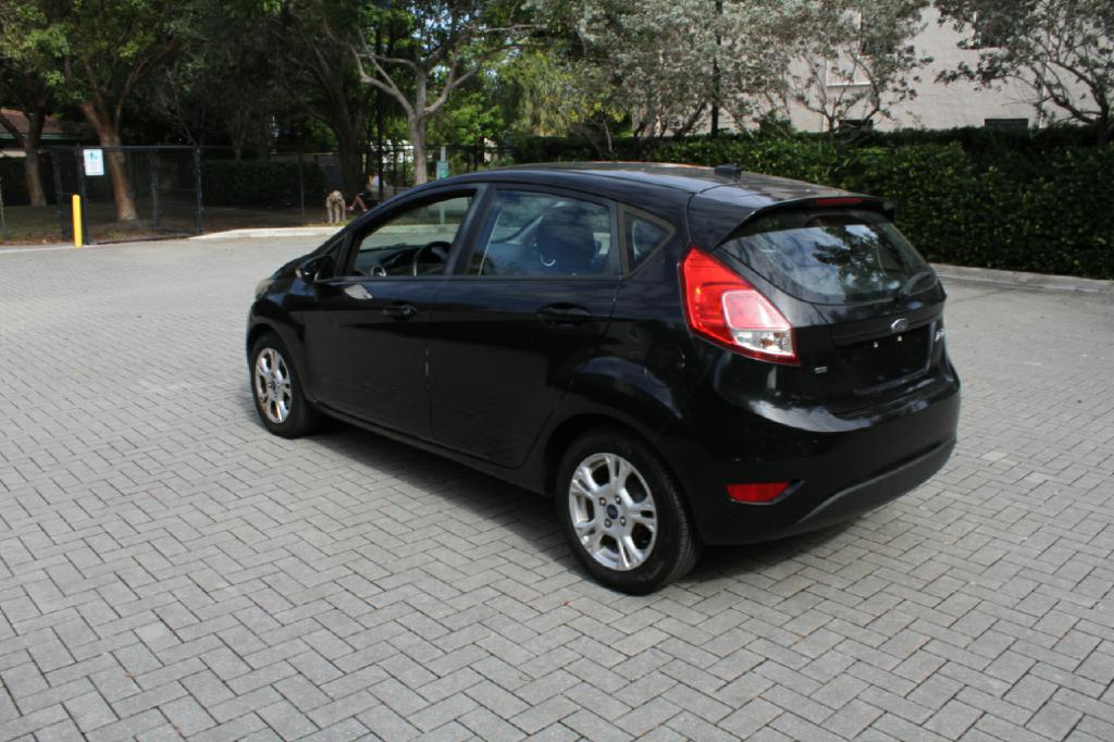 Photo 8 of this FORD FIESTA