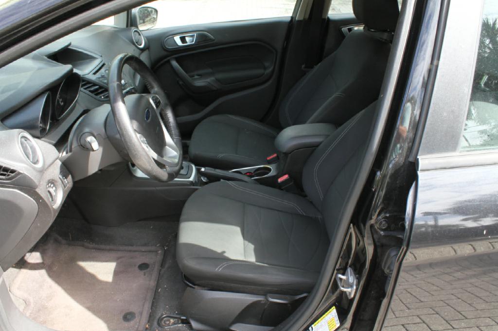Photo 9 of this FORD FIESTA