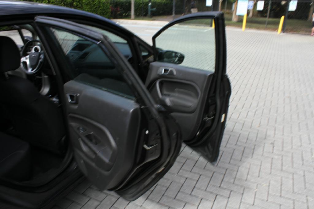 Photo 12 of this FORD FIESTA