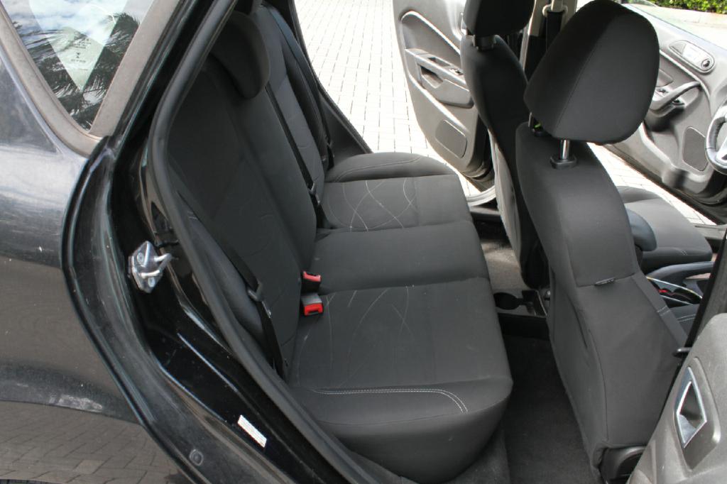 Photo 13 of this FORD FIESTA