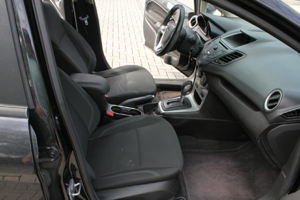 Photo 14 of this FORD FIESTA