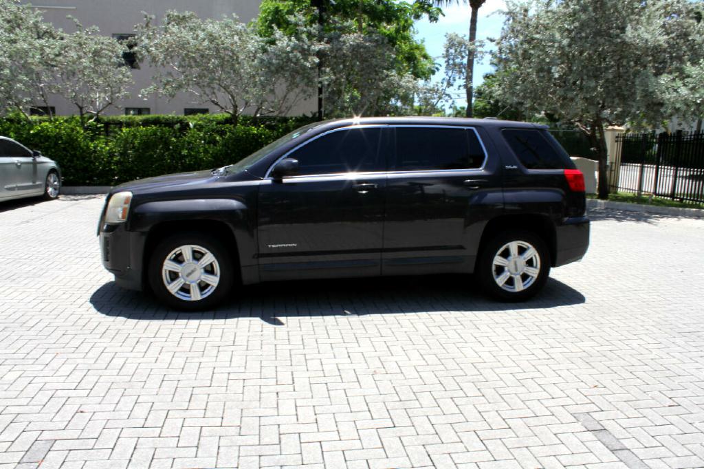 Photo 2 of this GMC TERRAIN