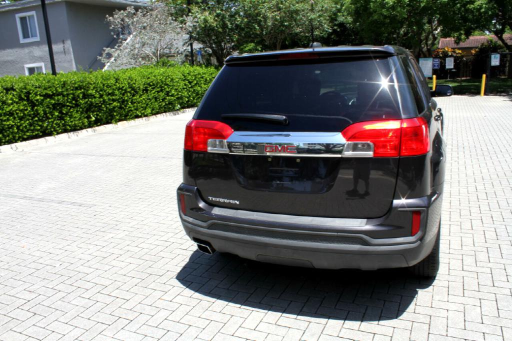 Photo 7 of this GMC TERRAIN