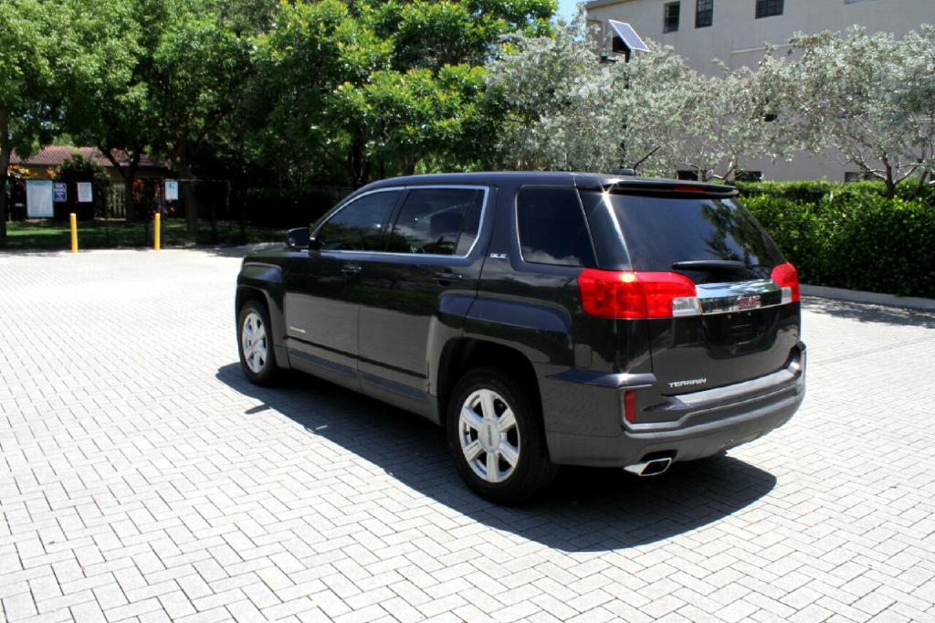 Photo 8 of this GMC TERRAIN