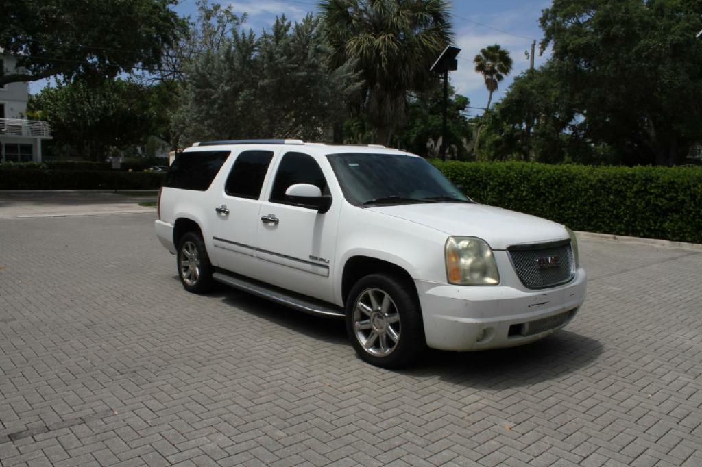 Photo 4 of this GMC YUKON DENALI