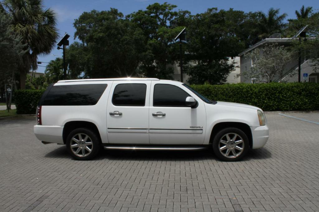 Photo 5 of this GMC YUKON DENALI