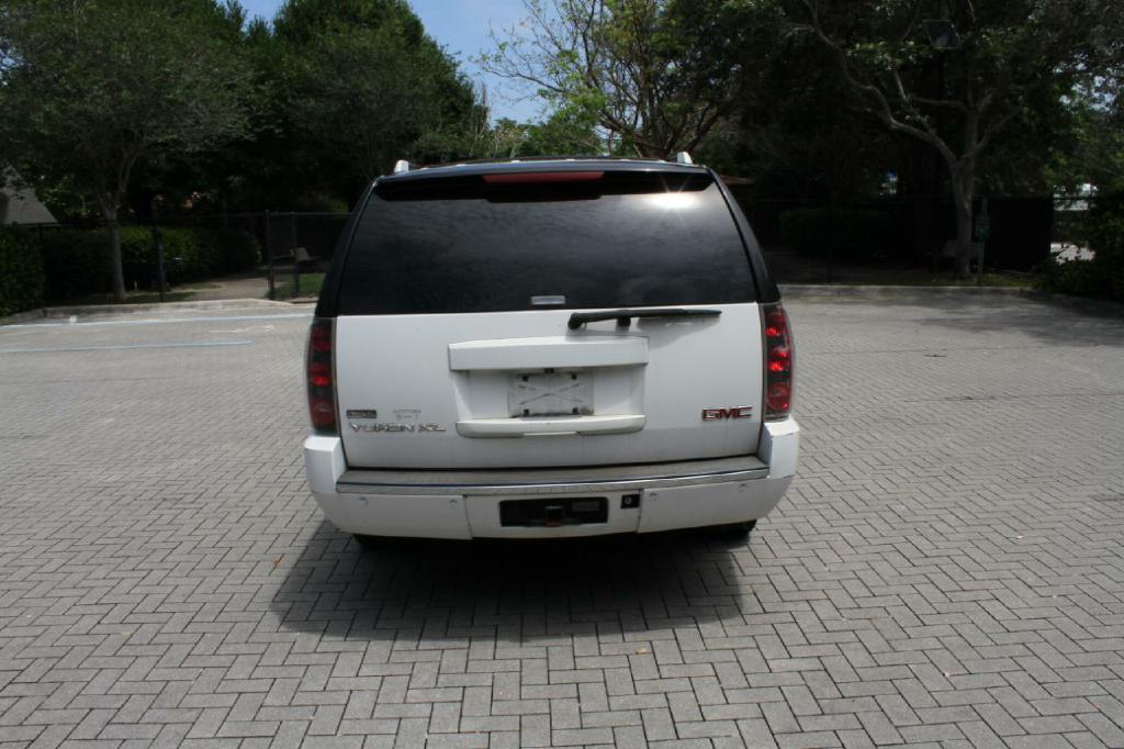 Photo 7 of this GMC YUKON DENALI