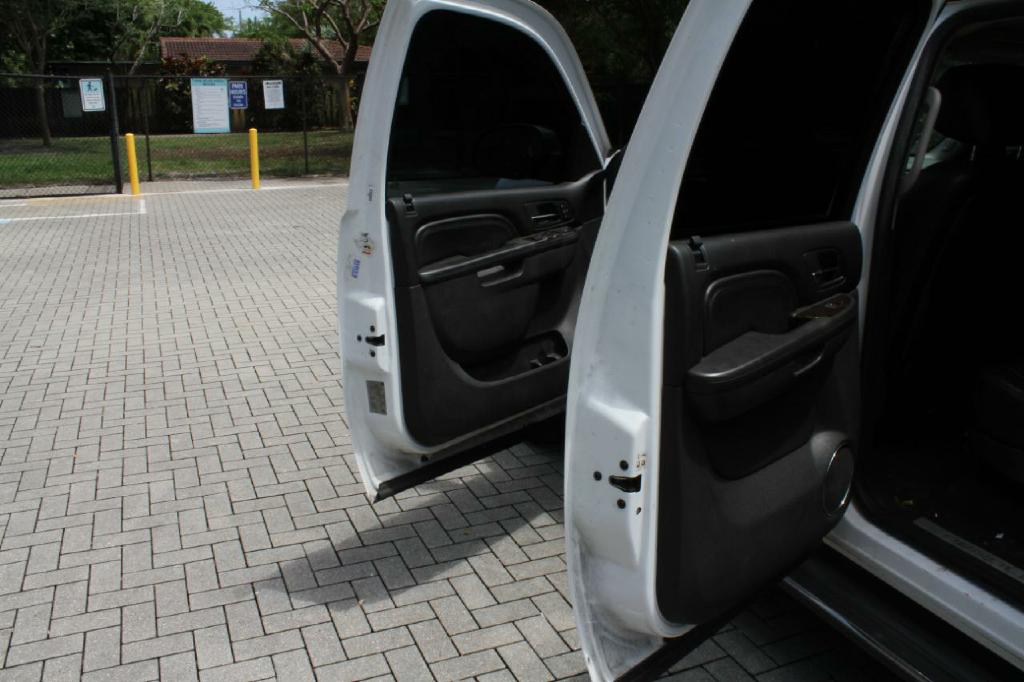 Photo 11 of this GMC YUKON DENALI