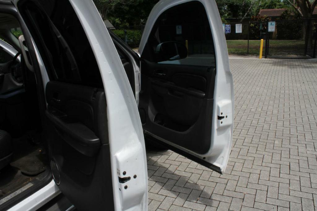Photo 12 of this GMC YUKON DENALI