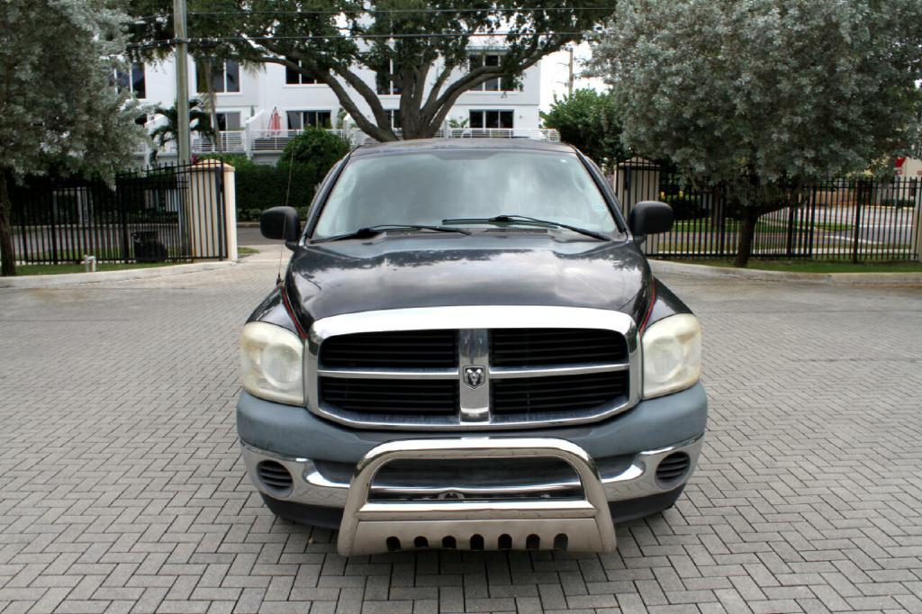 Photo 3 of this DODGE RAM 1500
