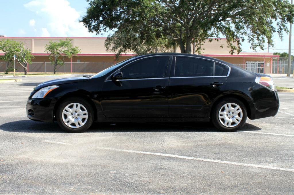 Photo 2 of this NISSAN ALTIMA
