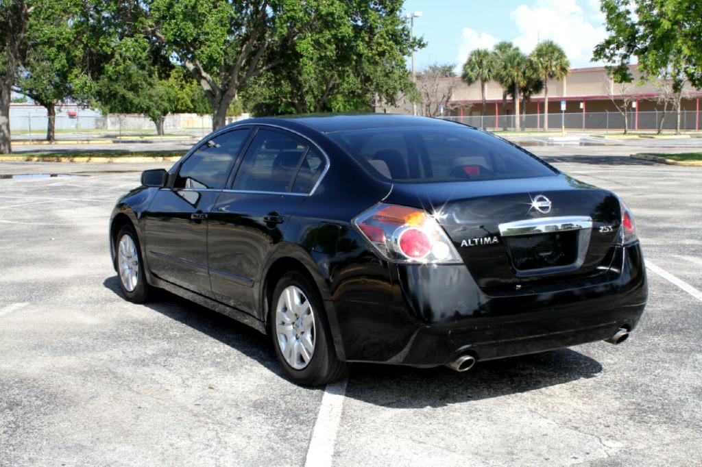 Photo 8 of this NISSAN ALTIMA