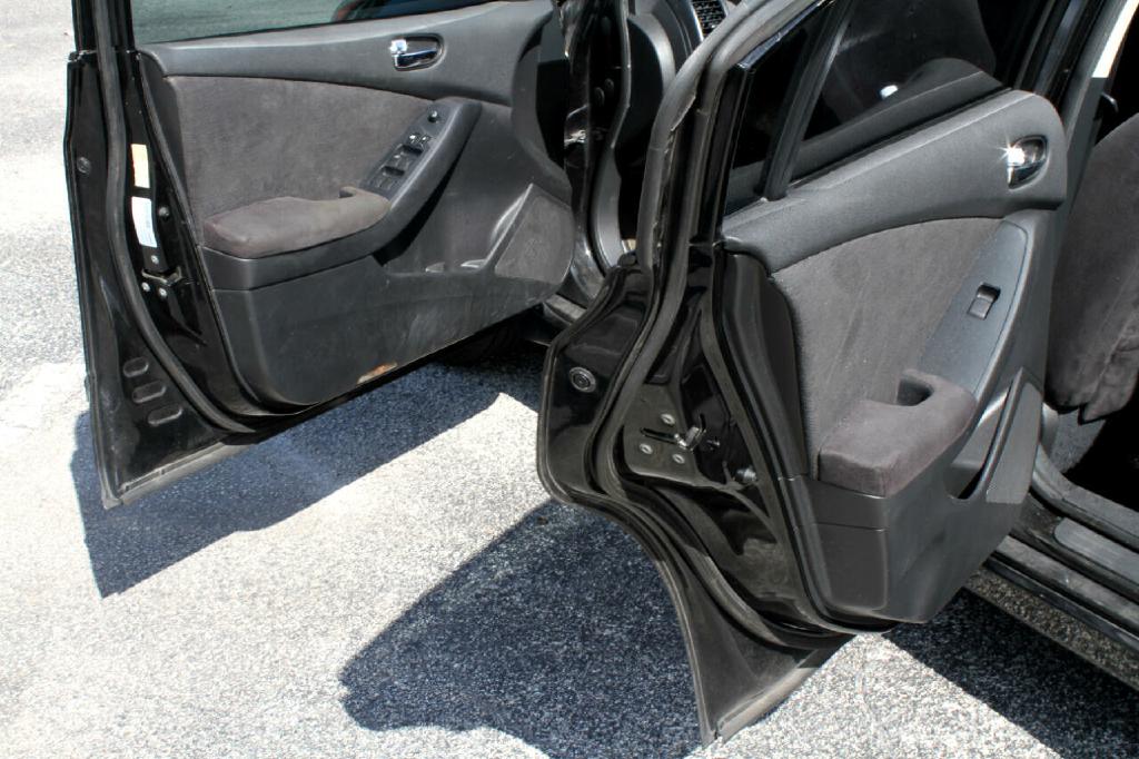 Photo 11 of this NISSAN ALTIMA
