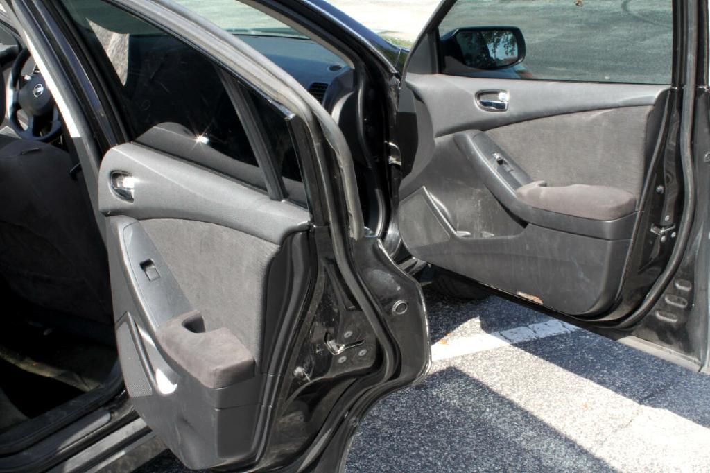 Photo 12 of this NISSAN ALTIMA