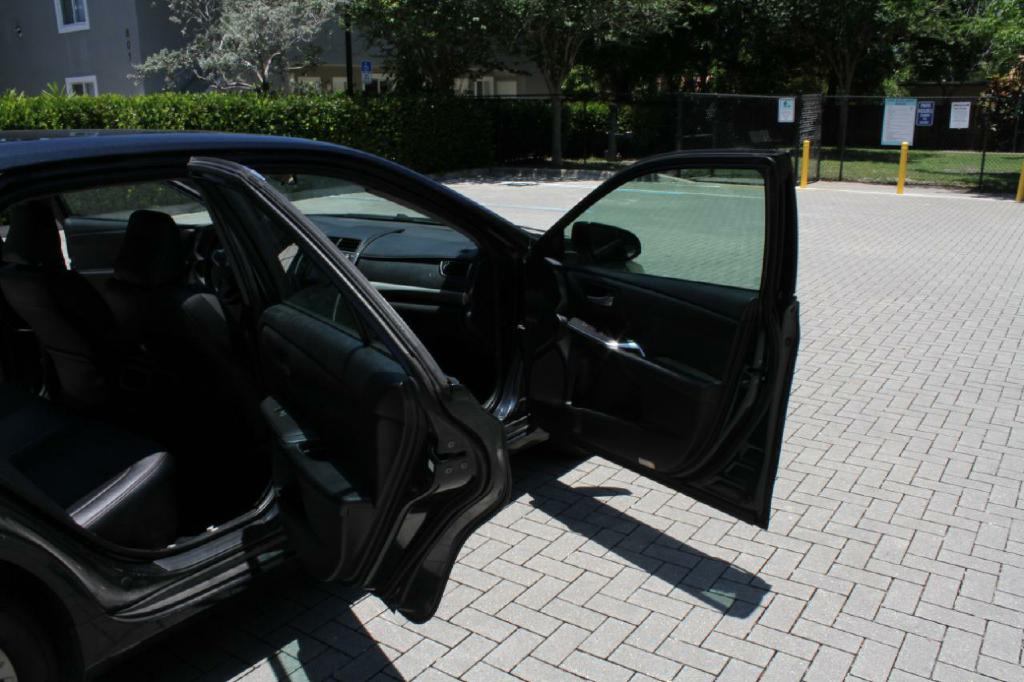 Photo 12 of this TOYOTA CAMRY