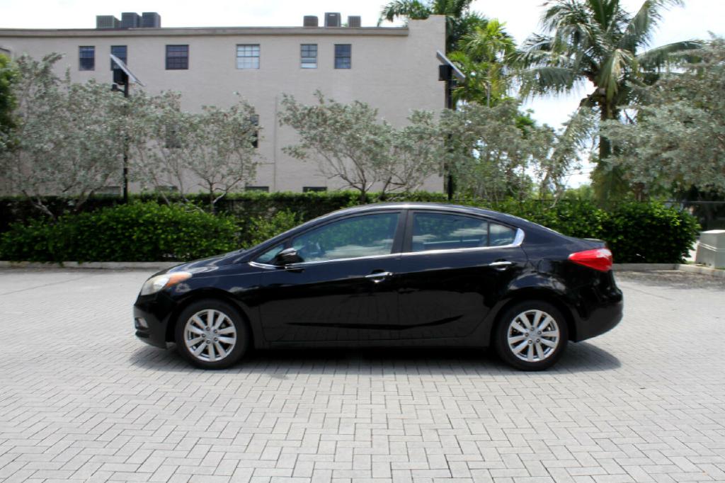 Photo 2 of this KIA FORTE