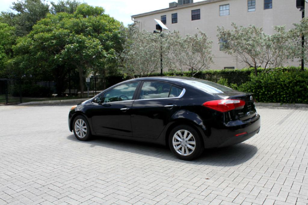 Photo 3 of this KIA FORTE