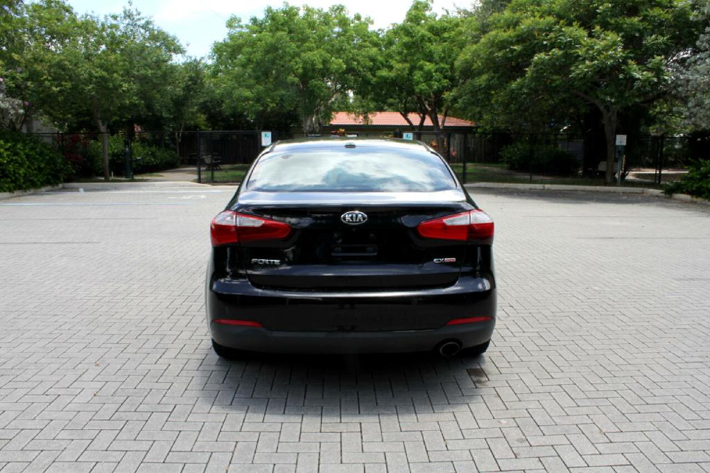 Photo 4 of this KIA FORTE