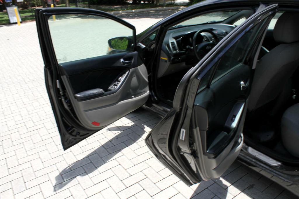 Photo 11 of this KIA FORTE