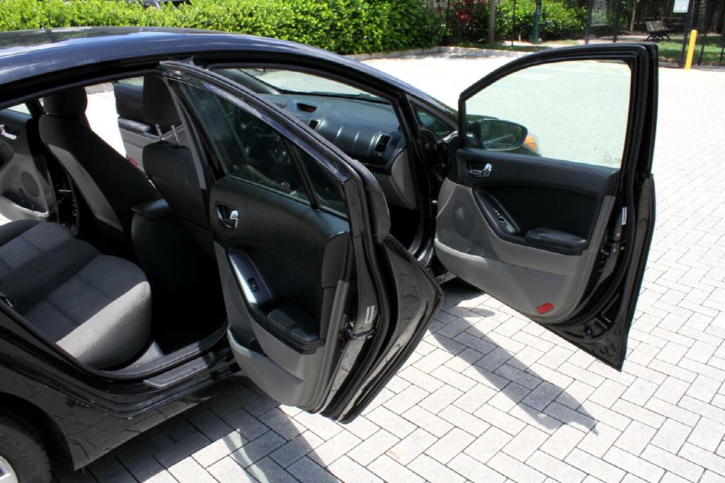 Photo 12 of this KIA FORTE
