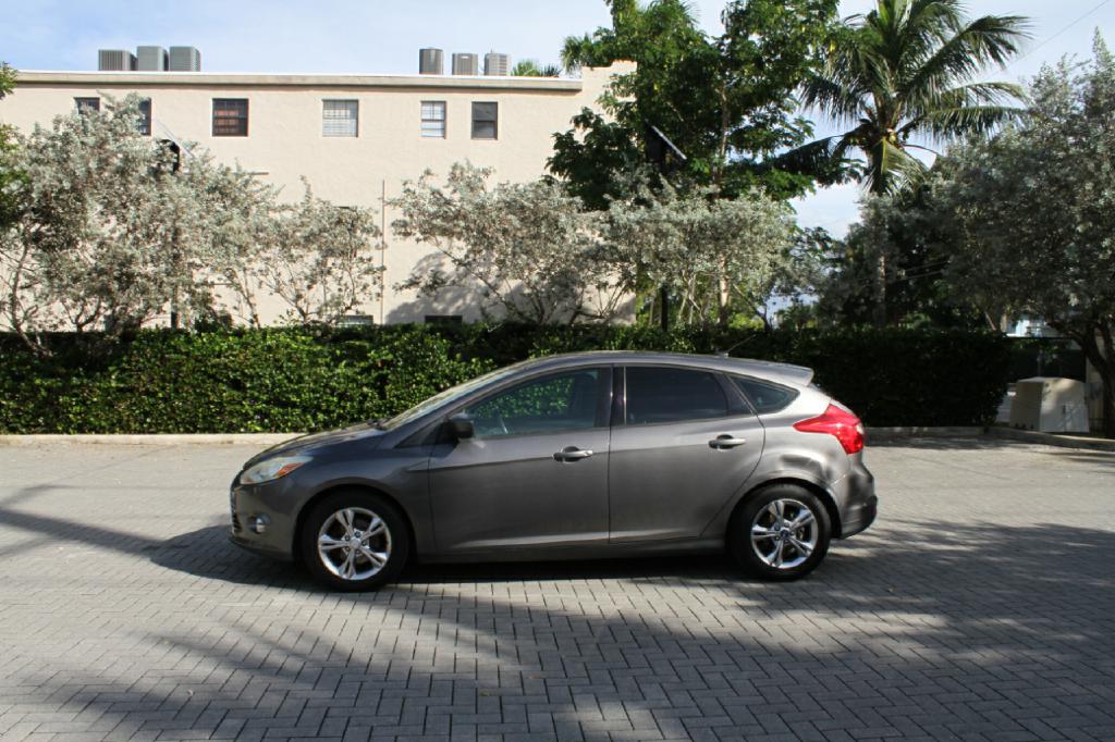 Photo 2 of this FORD FOCUS