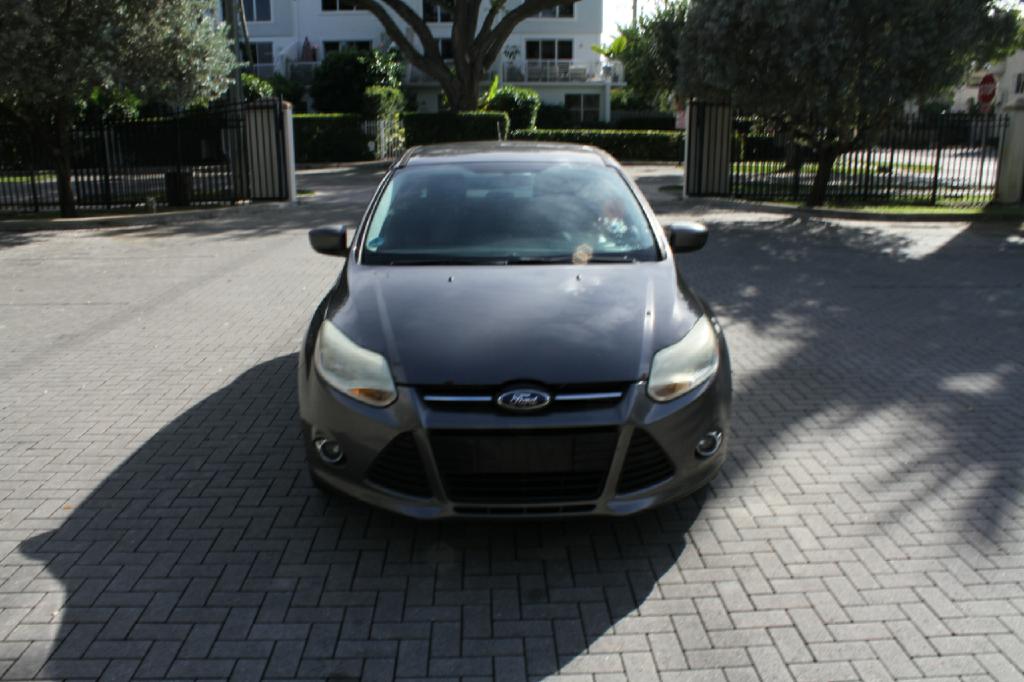 Photo 3 of this FORD FOCUS
