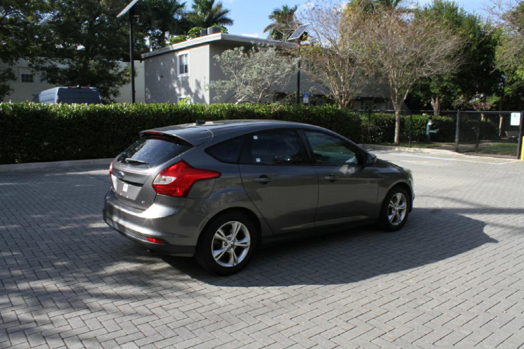 Photo 6 of this FORD FOCUS