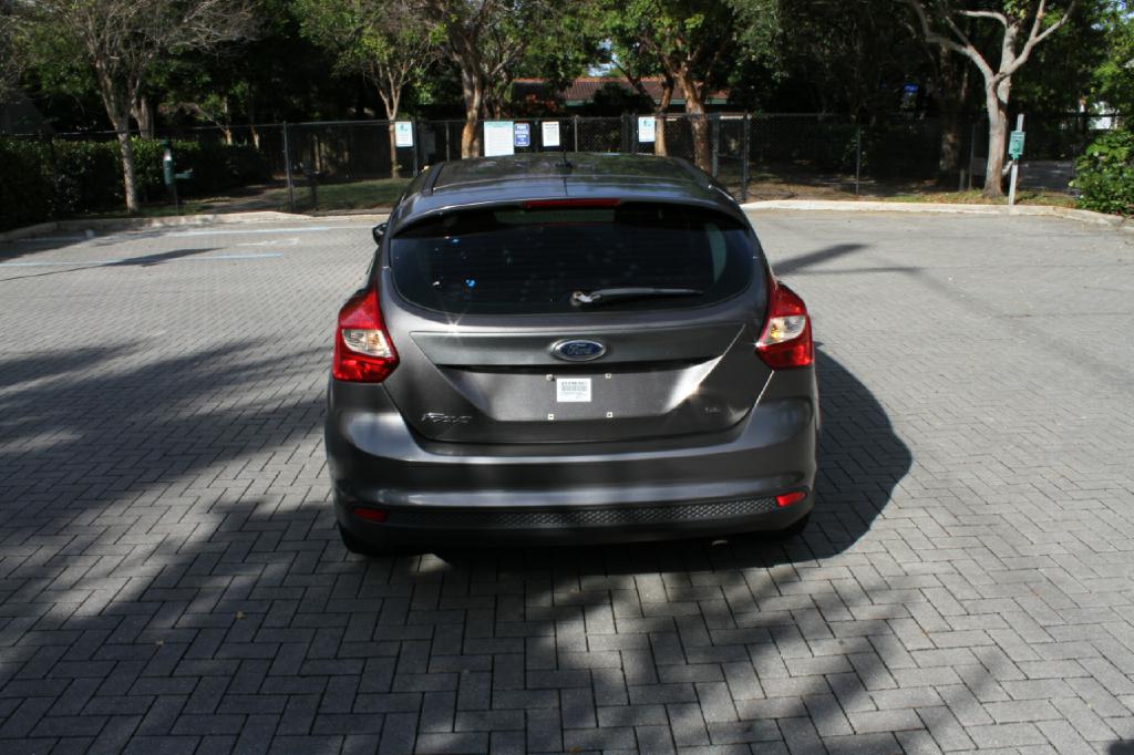 Photo 7 of this FORD FOCUS