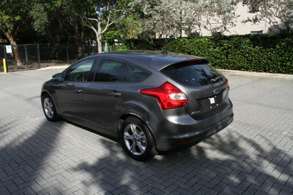 Photo 8 of this FORD FOCUS