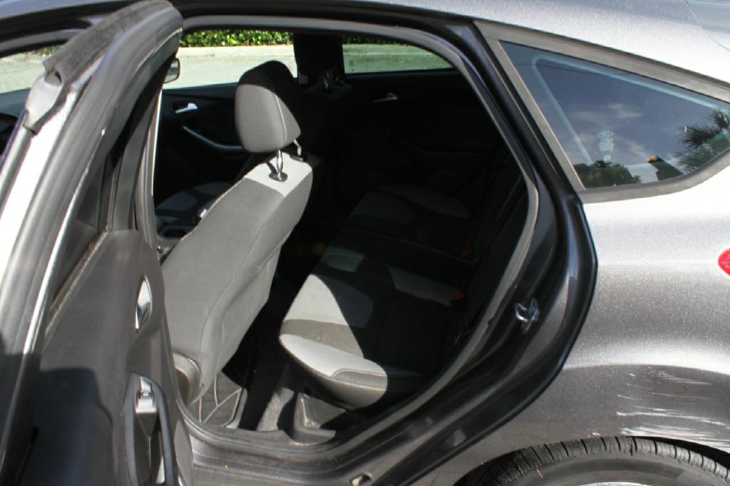 Photo 10 of this FORD FOCUS
