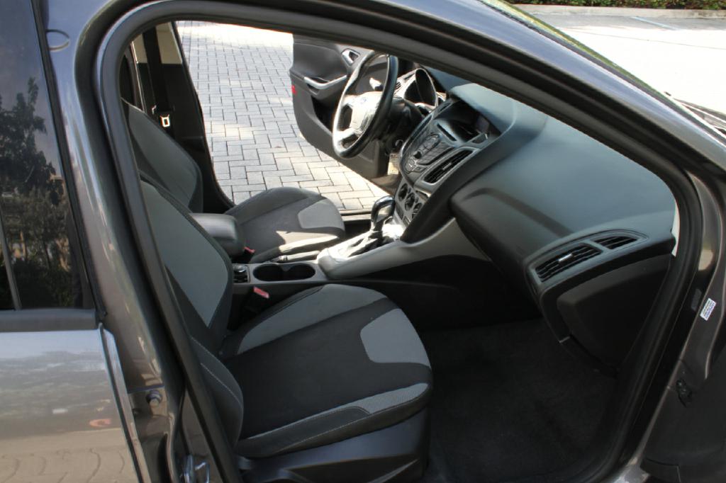 Photo 14 of this FORD FOCUS