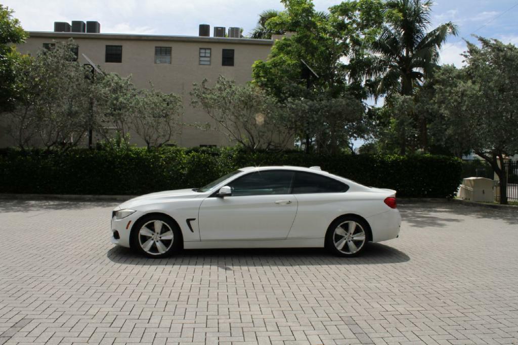 Photo 2 of this BMW 4-SERIES