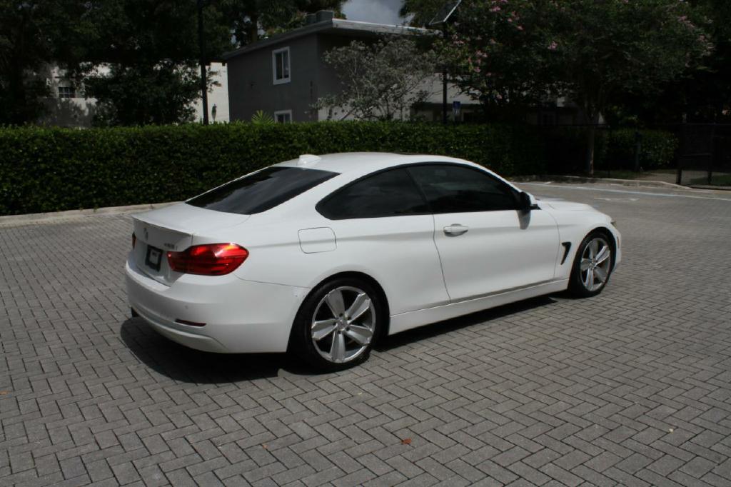 Photo 6 of this BMW 4-SERIES