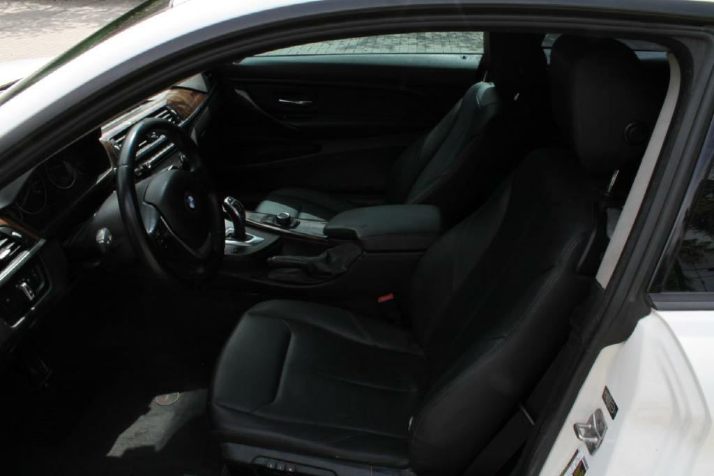 Photo 9 of this BMW 4-SERIES