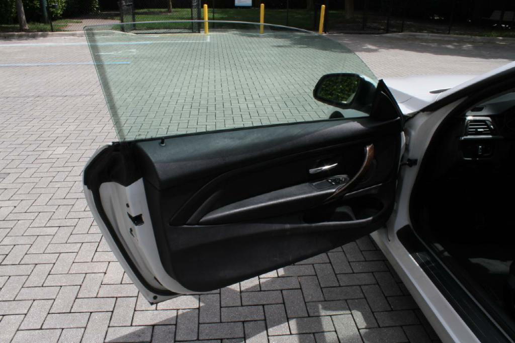 Photo 10 of this BMW 4-SERIES