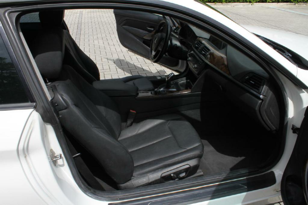 Photo 12 of this BMW 4-SERIES