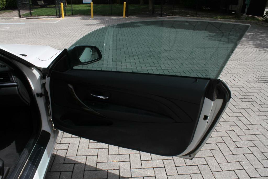 Photo 13 of this BMW 4-SERIES