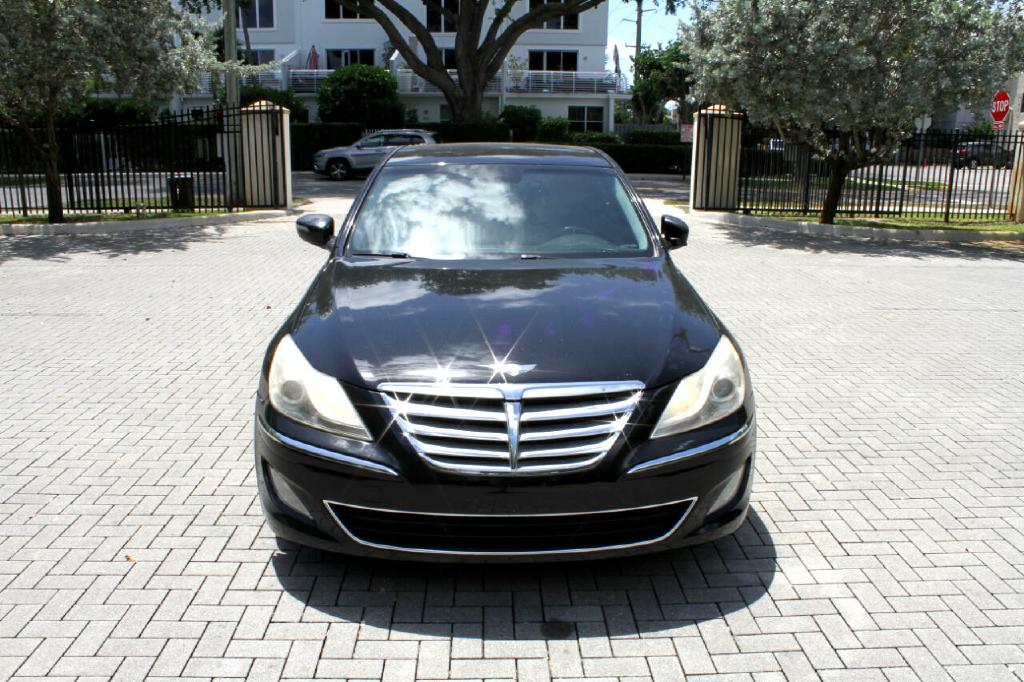 Photo 3 of this HYUNDAI GENESIS