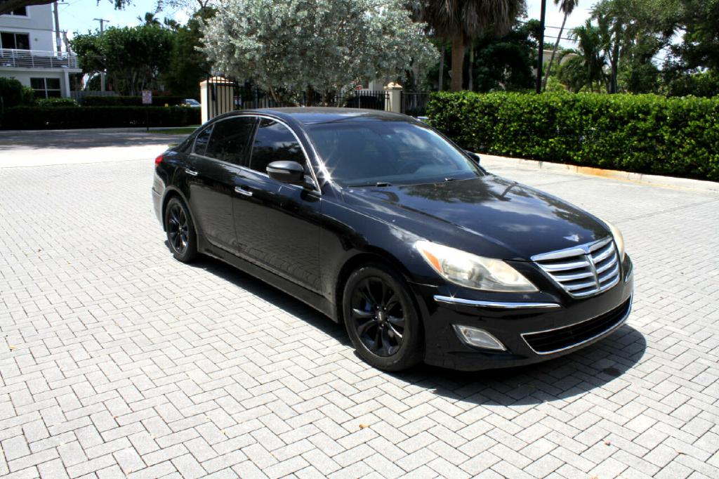 Photo 4 of this HYUNDAI GENESIS