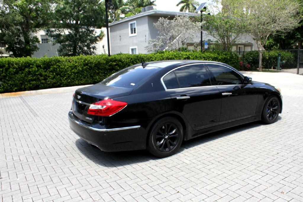 Photo 6 of this HYUNDAI GENESIS