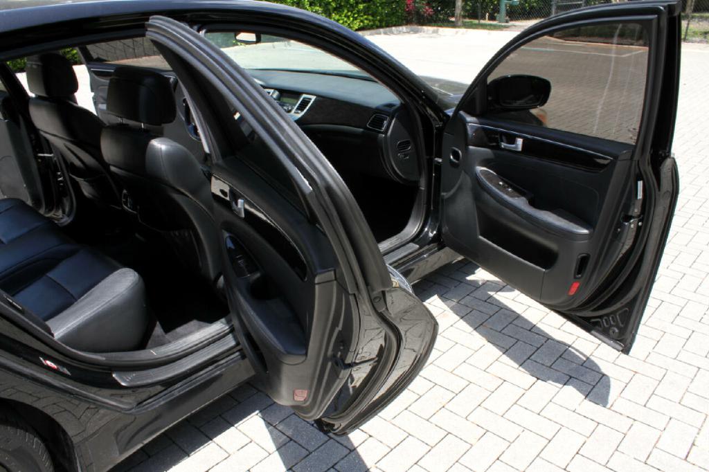 Photo 12 of this HYUNDAI GENESIS